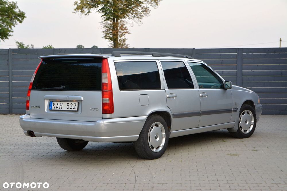 Volvo V70 2.5 - 4