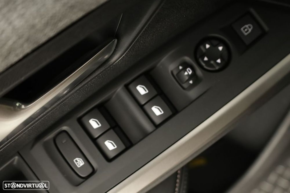 Peugeot 5008 1.2 Hybrid Allure e-DCS6 - 17