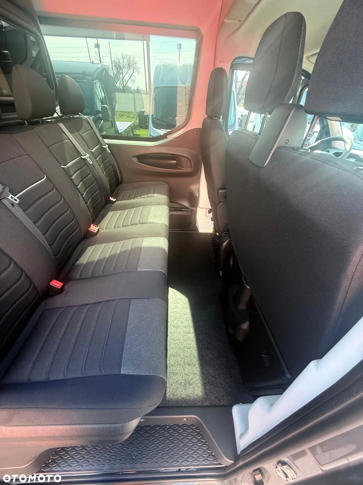 Iveco DAILY -AUTOMAT 7 OSOBOWE MAX DŁUGIE - ZABUDOWA W CENIE - 25