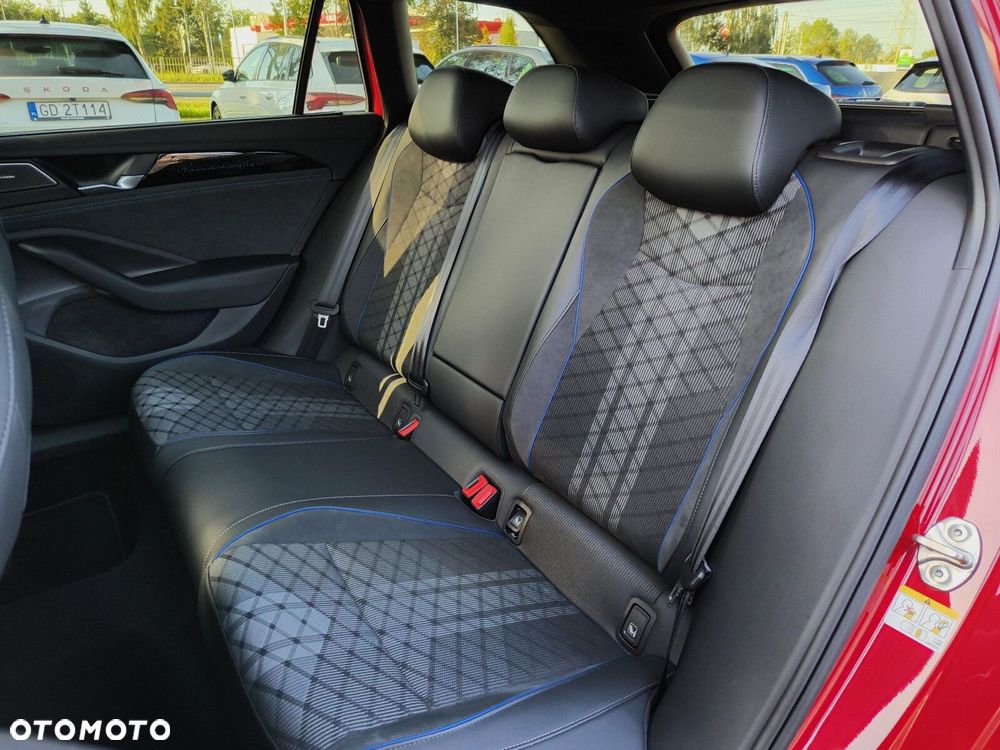 Volkswagen Passat Variant 2.0 TSI R-Line Plus DSG - 26