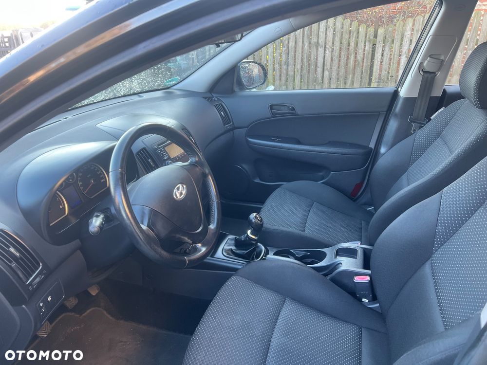 Hyundai i30 1.4 Base + - 11