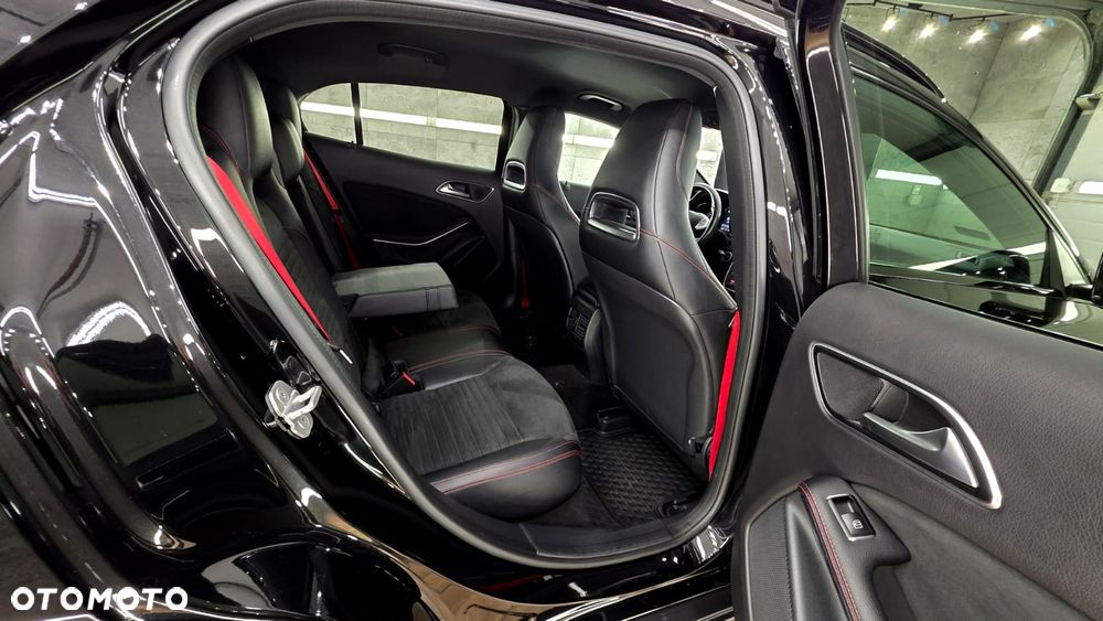 Mercedes-Benz GLA - 28