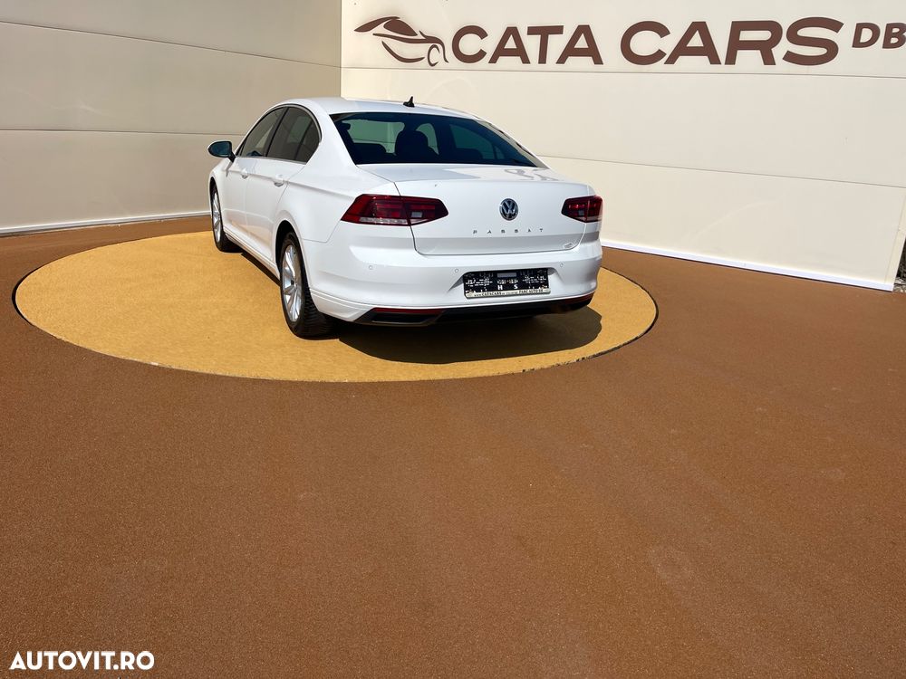 Volkswagen Passat - 11