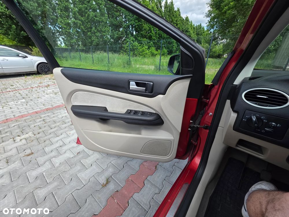 Ford Focus 2.0 TDCi Ghia - 18
