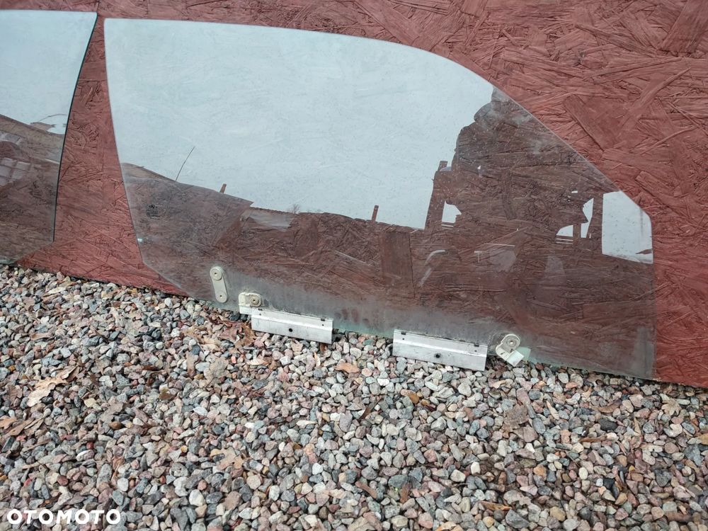 BMW E36 COUPE / CABRIO ORYGINALNE SZYBY BOCZNE ( DRZWI ) LEWA / PRAWA W BDB STANIE O NR. 1 977 514 / 8 201 041 OEM - 3