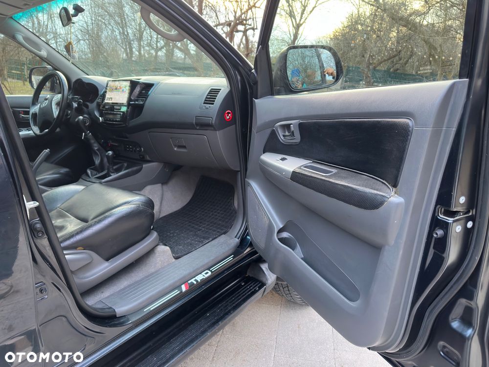 Toyota Hilux 3.0 D-4D SR5 - 9