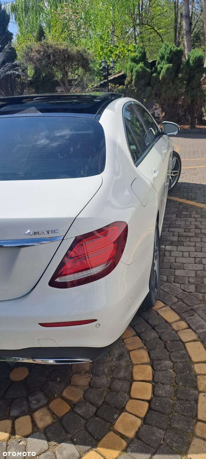 Mercedes-Benz Klasa E 220 d 4-Matic 9G-TRONIC - 25