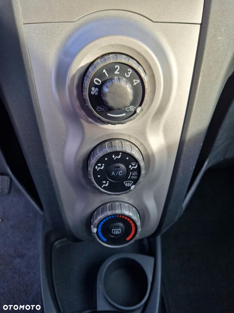 Toyota Yaris - 18
