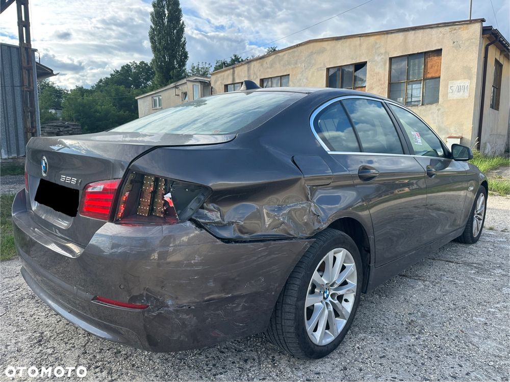 BMW Seria 5 528i - 5