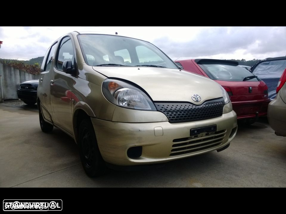 Traseira/Frente/Interior Toyota Yaris Verso - 2