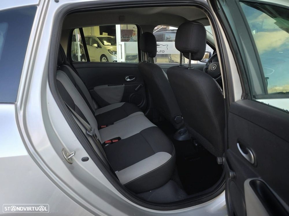 Renault Clio Break 1.2 16V Dynamique S - 8