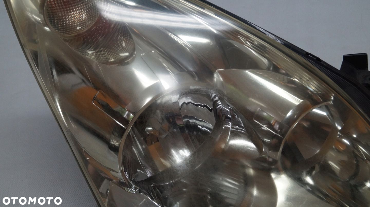 LAMPA PRZEDNIA PRAWA TOYOTA COROLLA VERSO II - 4