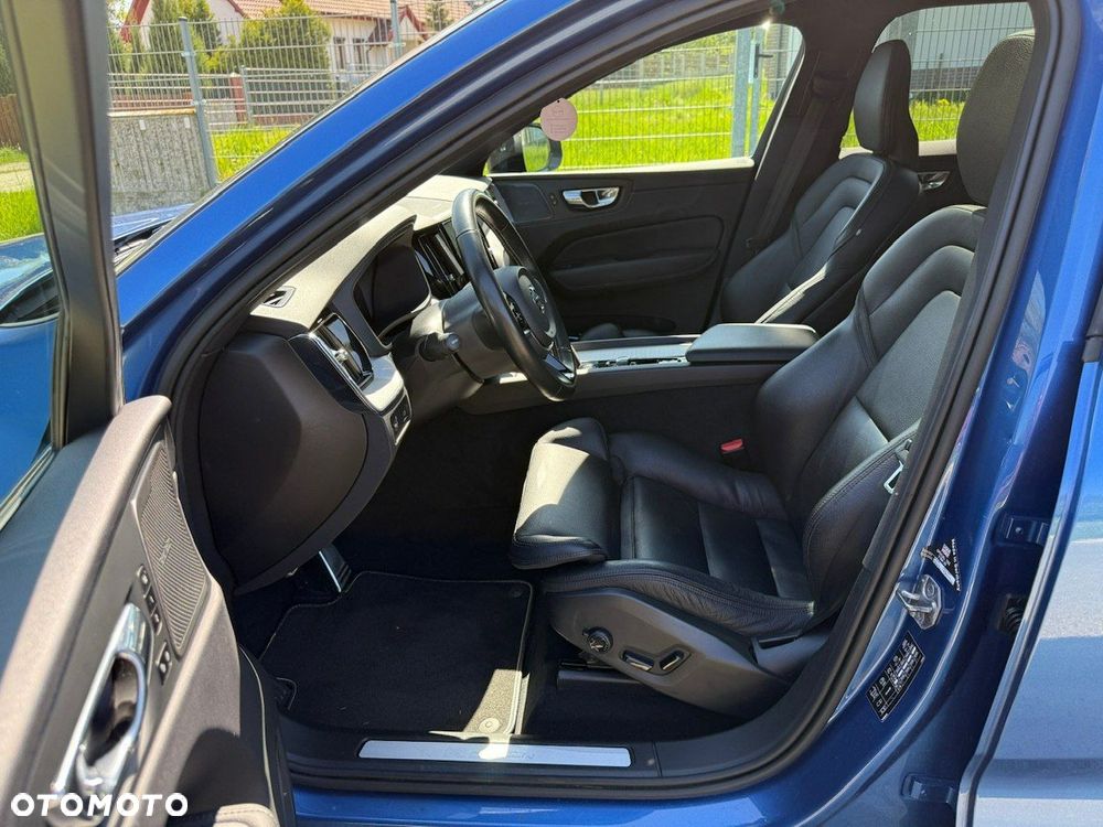 Volvo XC 60 D5 SCR AWD R-Design - 11