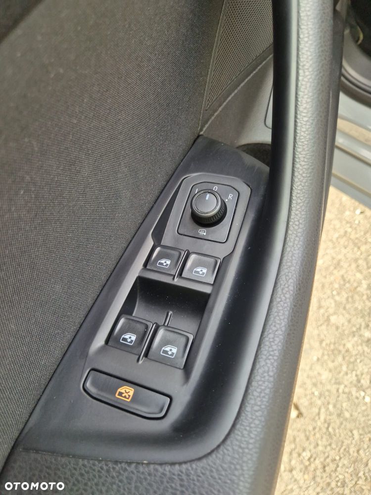 Volkswagen Passat 2.0 TSI Business DSG - 29