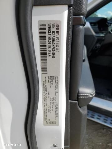 Jeep Grand Cherokee - 11