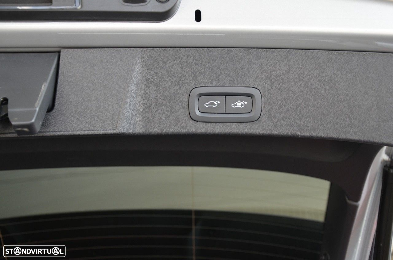 Volvo XC 40 1.5 T2 Plus Dark Auto - 2