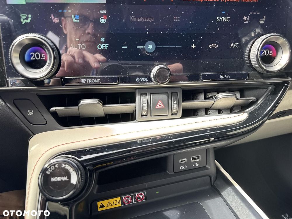 Lexus NX 350h Omotenashi AWD - 19