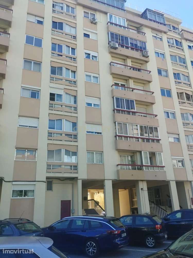 Apartamento T3 localizado no centro de Benfica - Grande imagem: 2/9