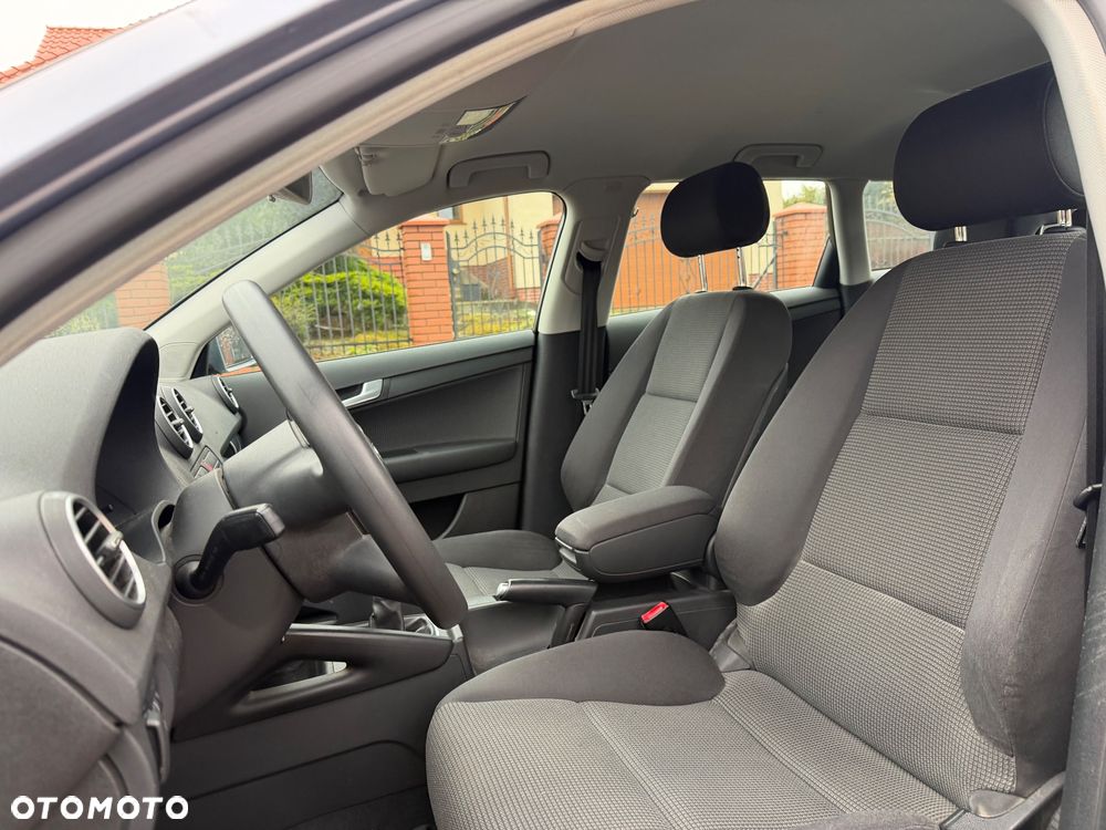 Audi A3 Sportback 1.6 FSI Ambiente - 25