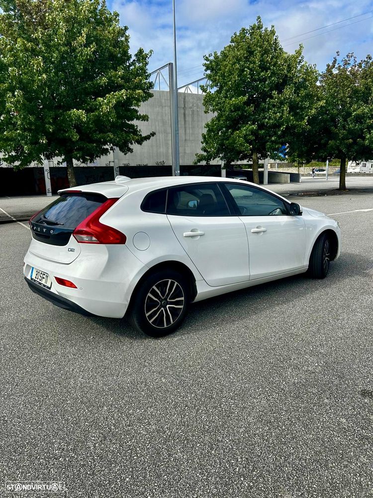 Volvo V40 2.0 D2 Momentum - 3