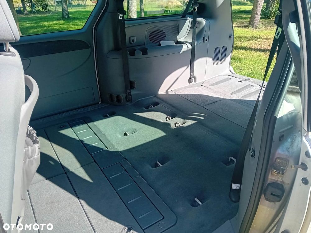 Chrysler Grand Voyager - 19