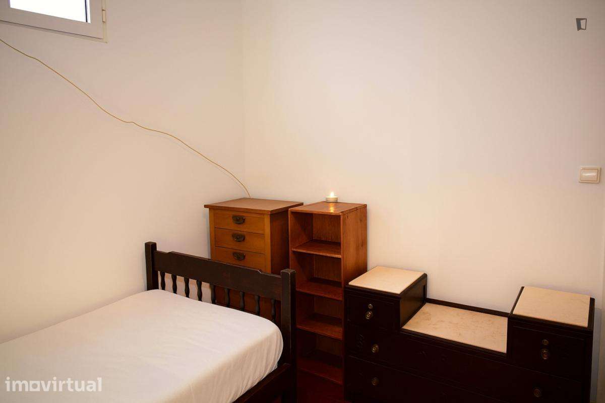 Quarto - localizado em Intendente Lisbon - Grande imagem: 3/15