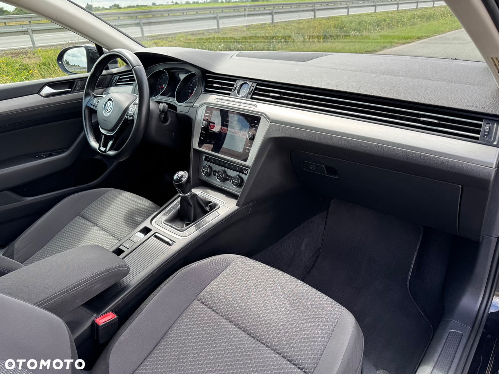 Volkswagen Passat - 24