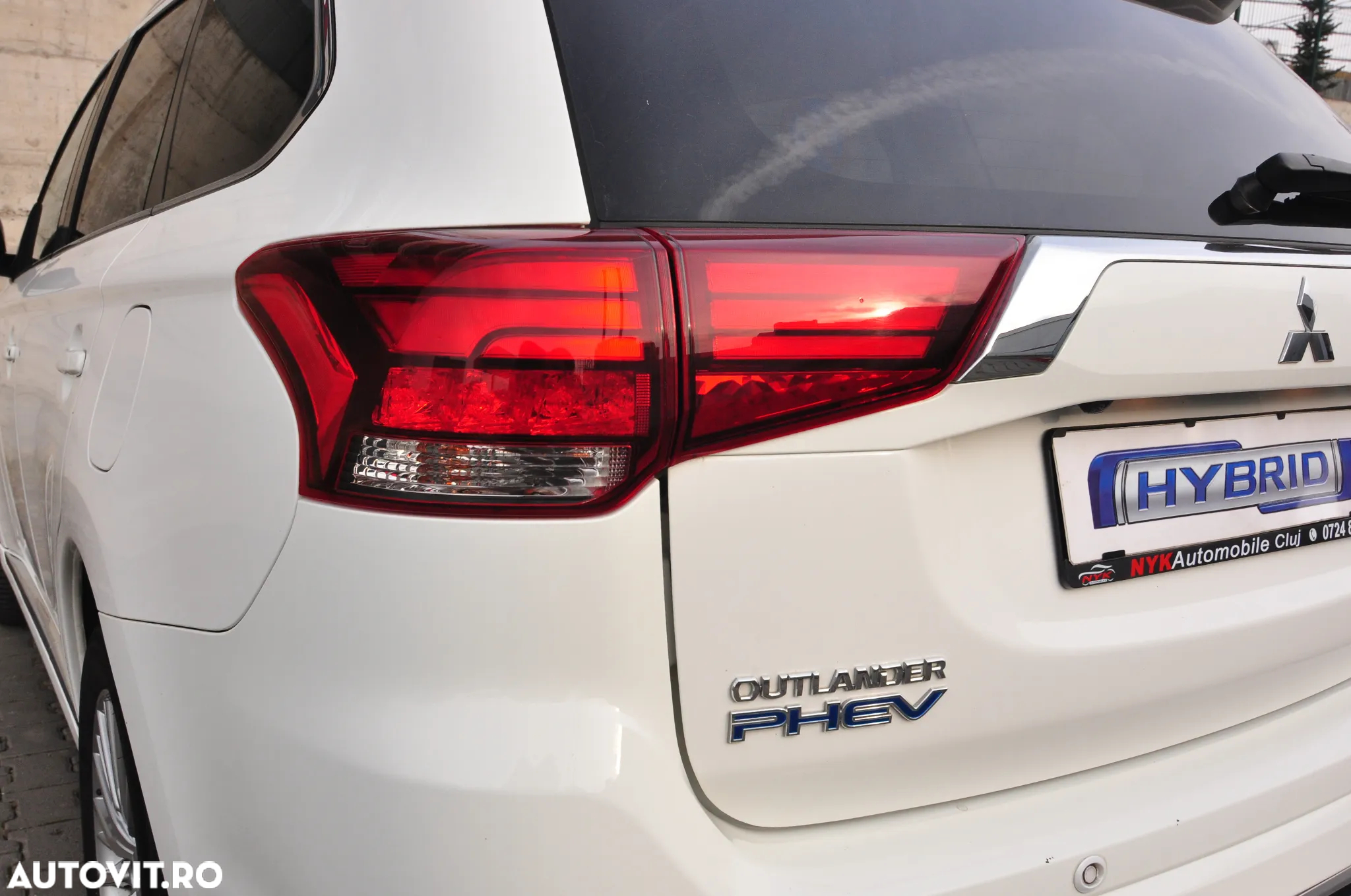 Mitsubishi Outlander 2.4 4WD Plug-In Hybrid - 14