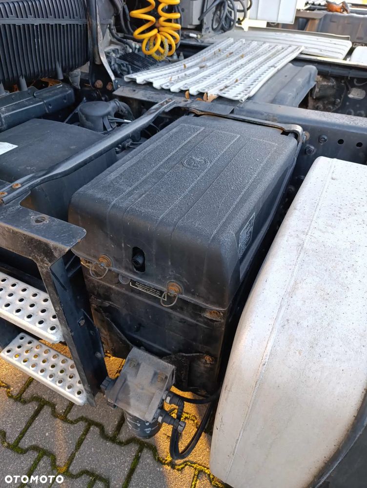 SKRZYNKA PODSTAWA AKUMULATORÓW MAN TGX EURO 6