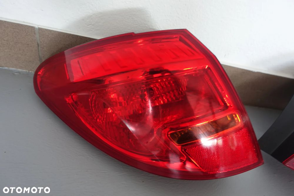 LAMPA PRAWY TYŁ MERIVA B 11r. - 2