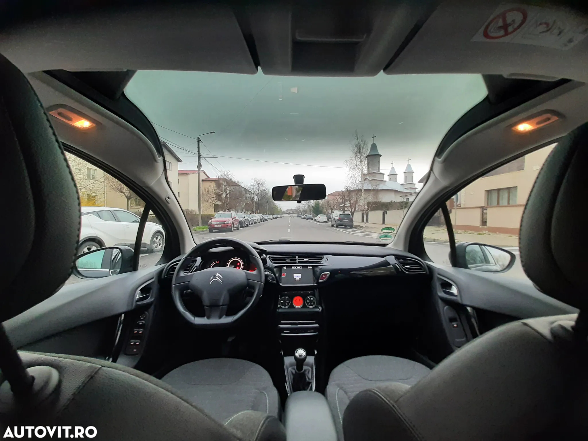 Citroën C3 1.2 PureTech BVM Shine - 6