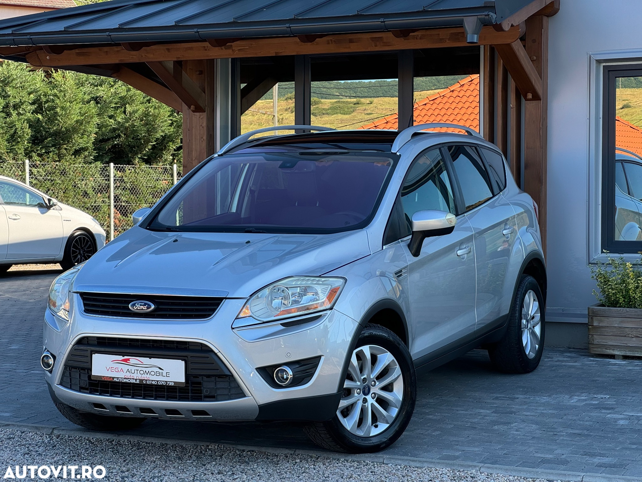Ford Kuga 2.0 TDCi 4x4 Aut. Titanium - 2