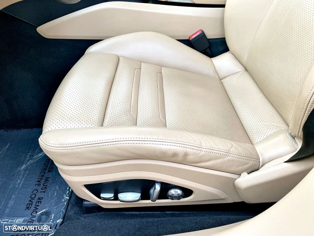 Porsche Panamera Sport Turismo 4 E-Hybrid Edition 10 Anos - 26
