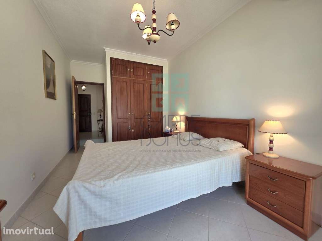 T2 com 116m² e terraço amplo - Espaço raro em Monte Gordo - Grande imagem: 2/8