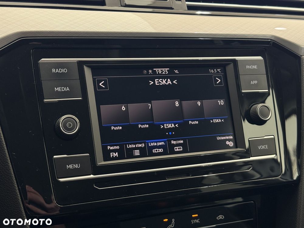 Volkswagen Passat - 26