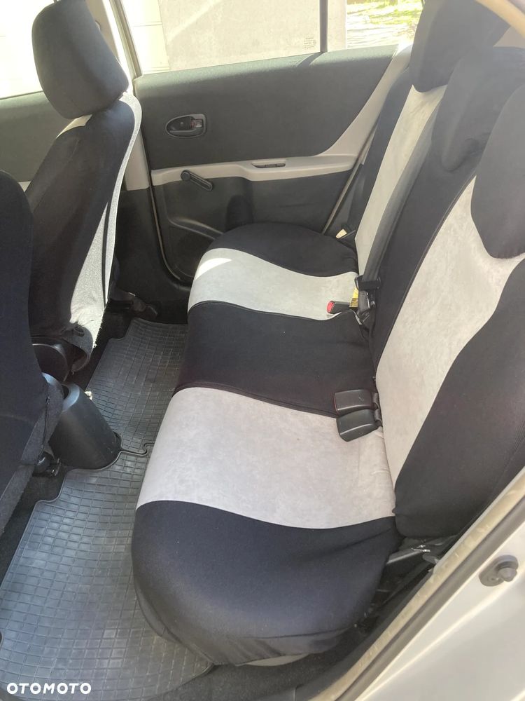 Toyota Yaris - 4