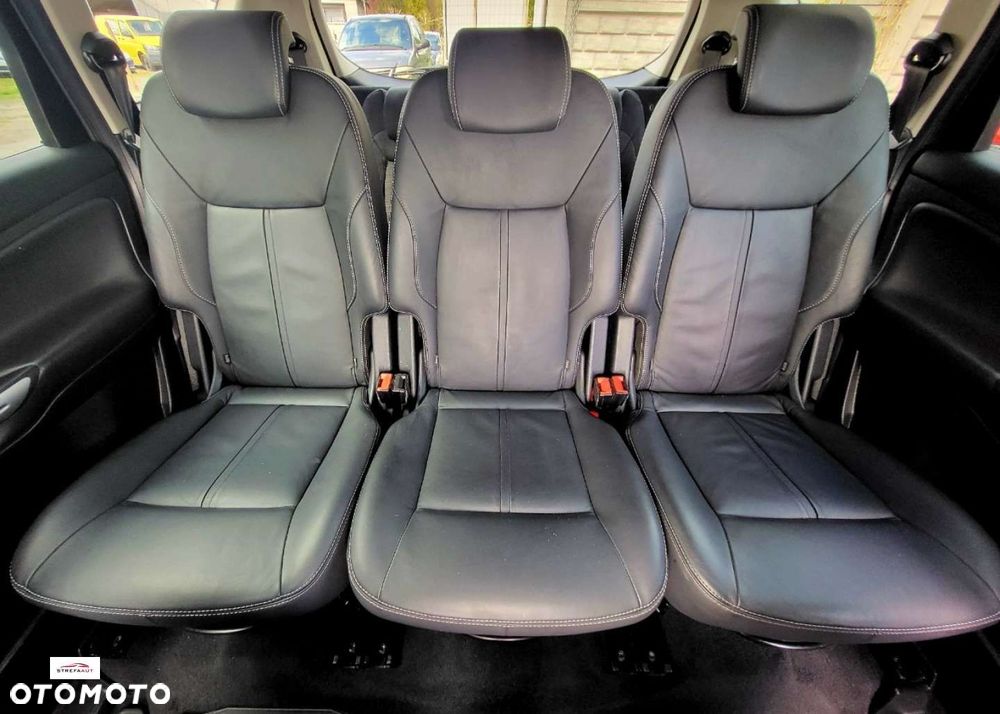 Ford S-Max - 32