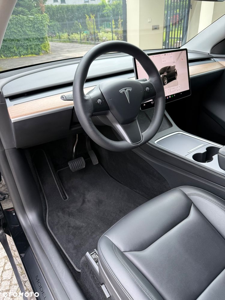 Tesla Model Y - 13