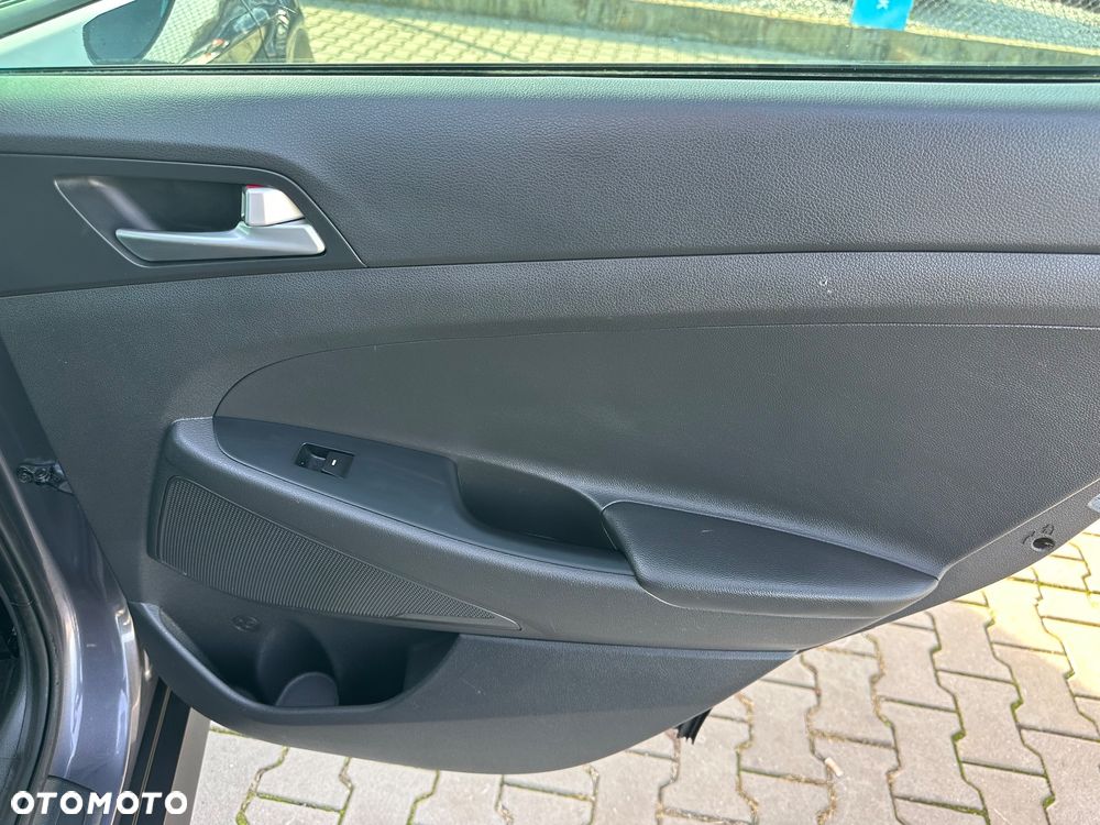 Hyundai Tucson blue 1.7 CRDi 2WD Intro Edition - 23