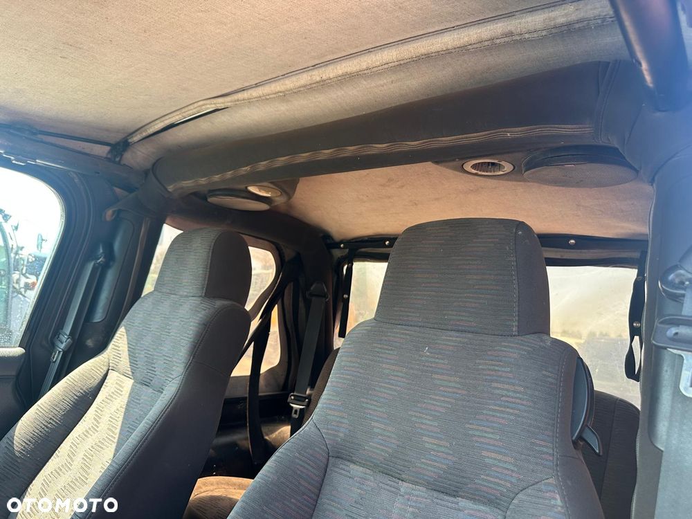 Jeep Wrangler - 12