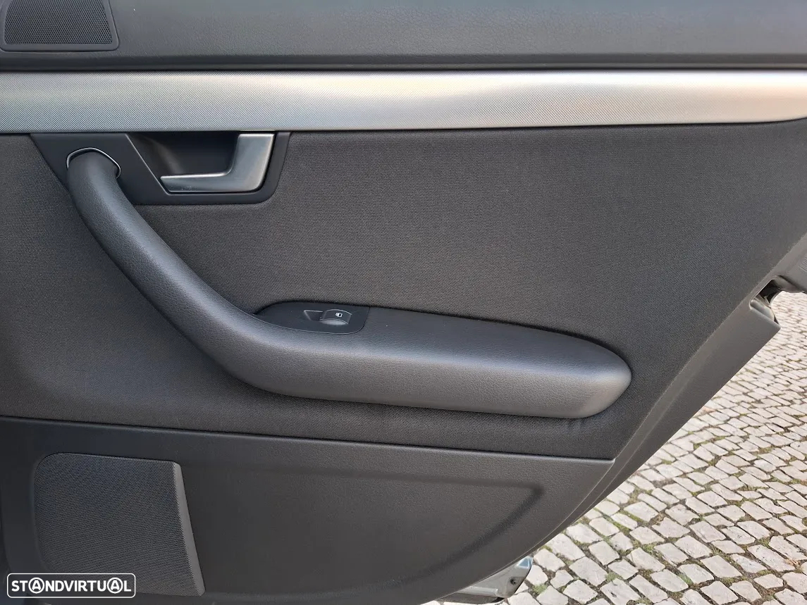 Audi A4 2.0 TDI S-line - 33