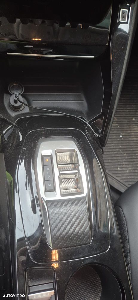 Peugeot 208 1.2 L PureTech STT EAT8 Allure - 9