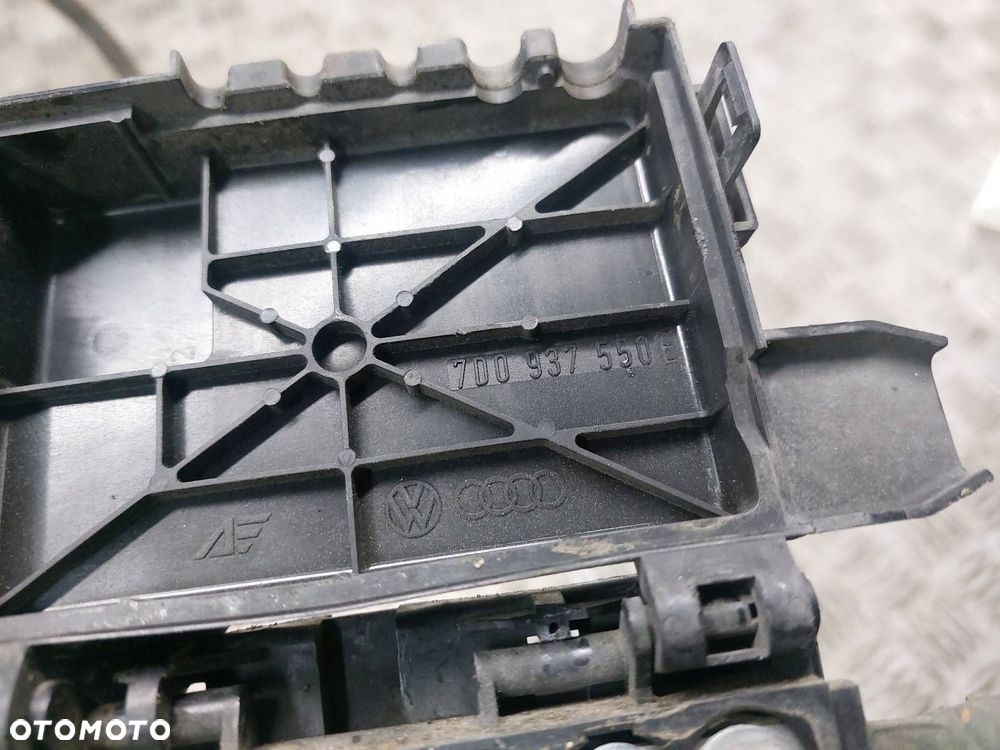 SKRZYNKA BEZPIECZNIKÓW AKUMULATORA VOLKSWAGEN TRANSPORTER T4 LIFT - 3