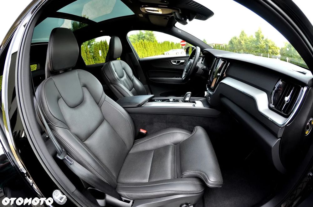 Volvo XC 60 B5 D AWD Ultimate Dark - 26