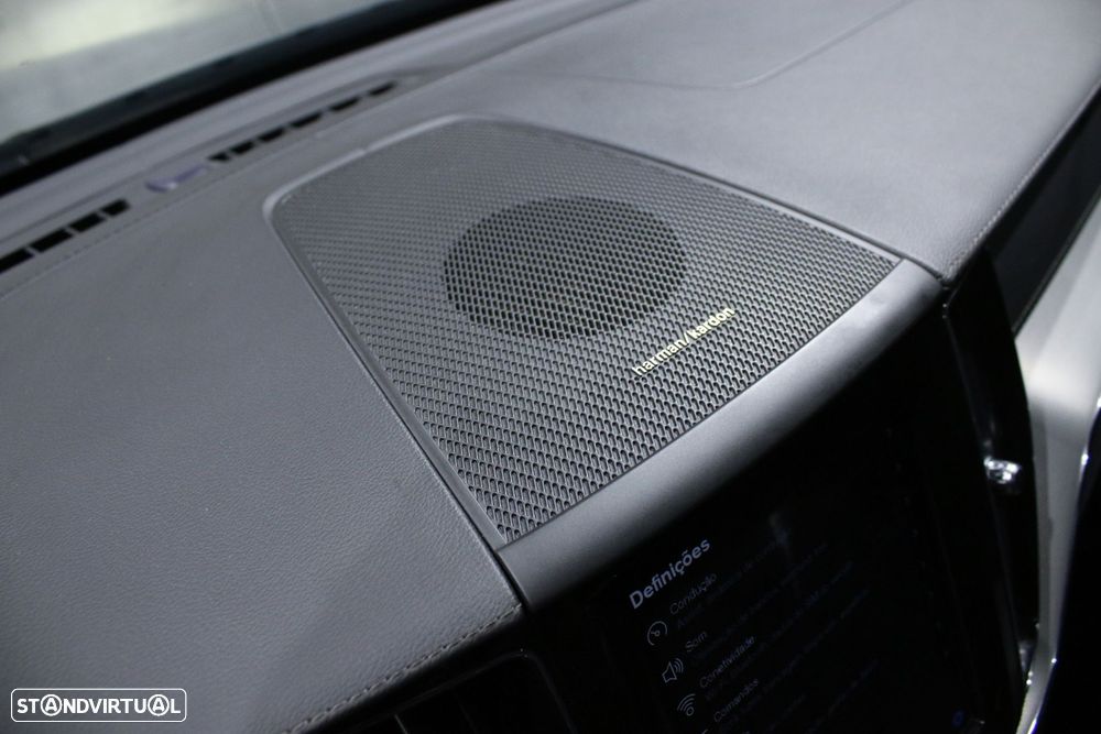 Volvo XC 60 2.0 T6 PHEV Plus Dark AWD - 34