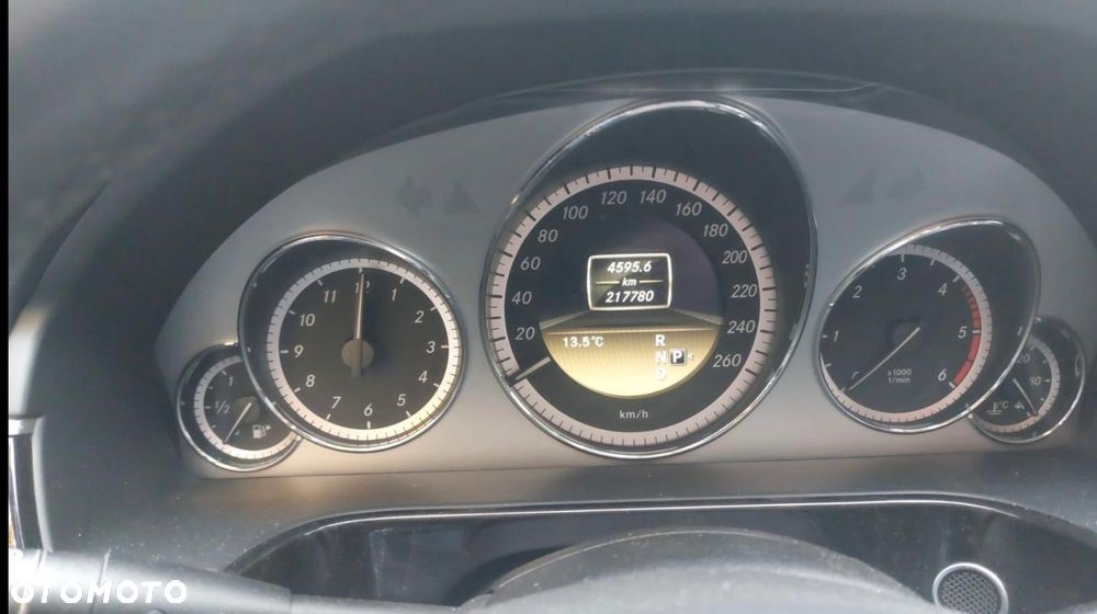 Mercedes-Benz Klasa E 220 T CDI 7G-TRONIC Avantgarde - 10