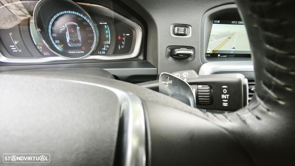 Volvo V60 Cross Country 2.0 D3 Summum Geartronic - 24