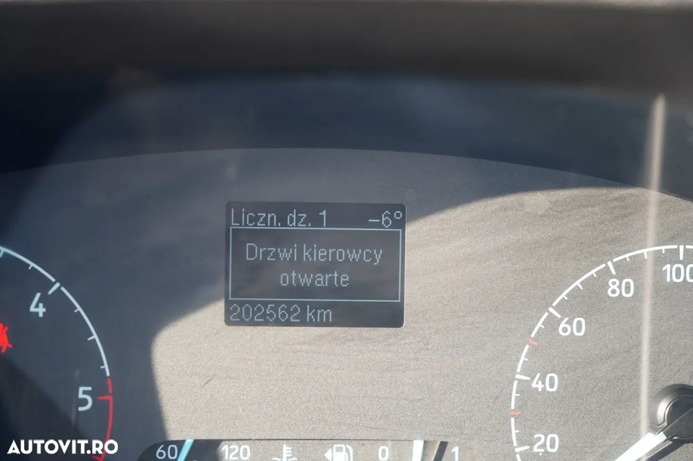 Ford TRANSIT 350 / PLATFORMĂ / MANUALĂ / 3 LOCURI / MASĂ NETĂ 3500 KG / - 36