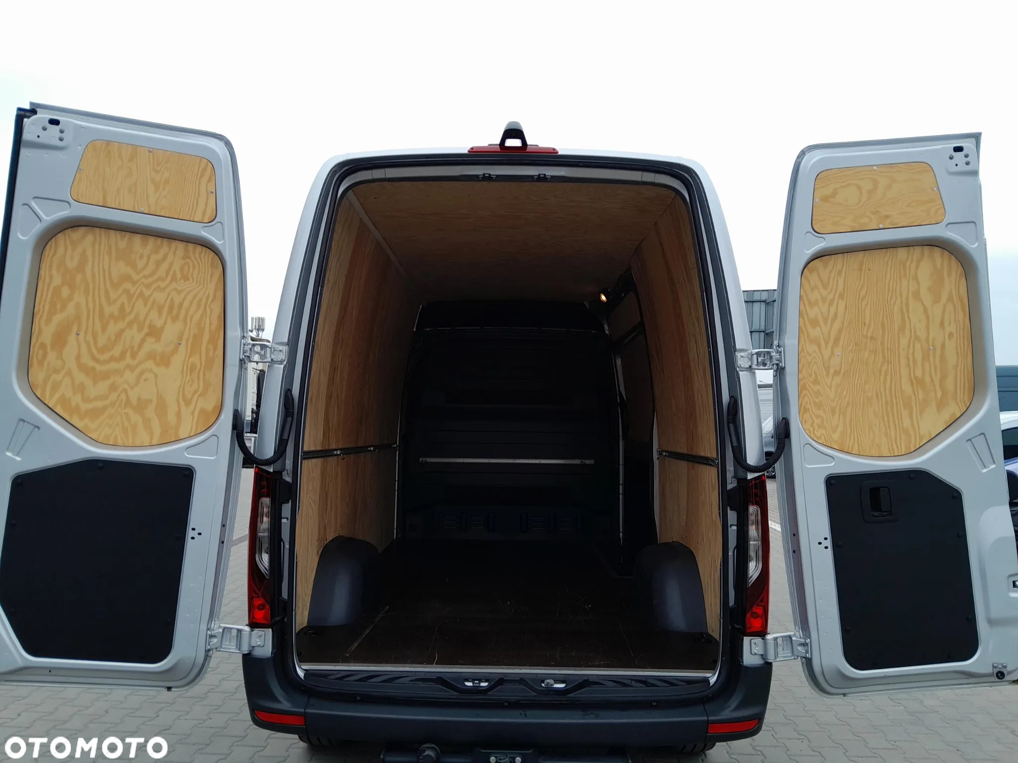 Mercedes-Benz Sprinter - 15