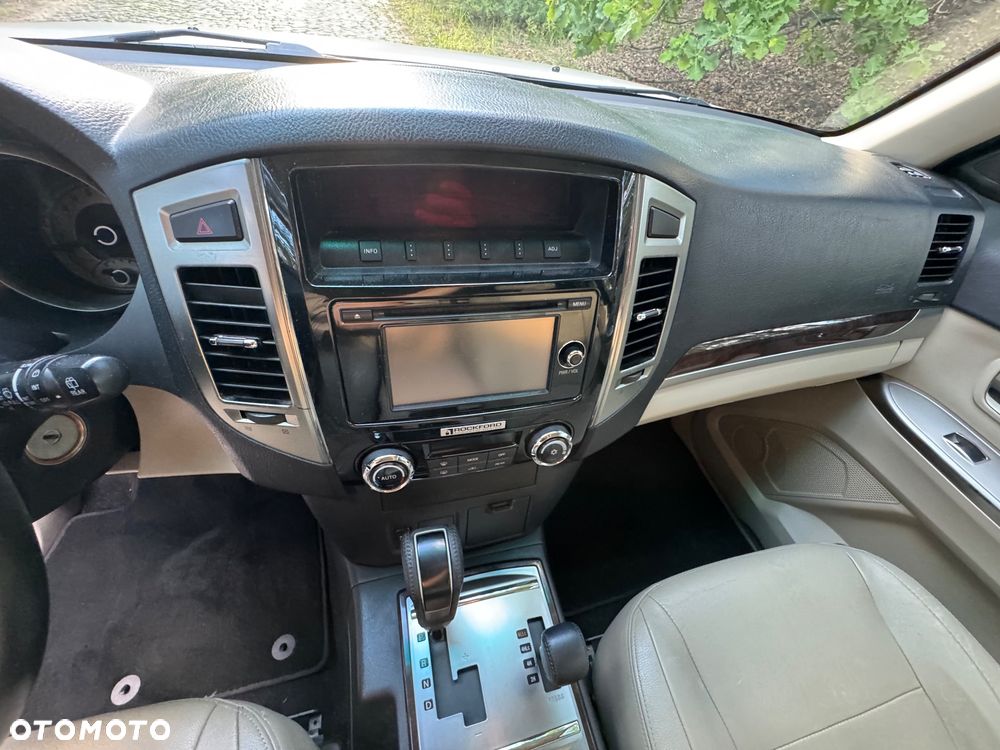 Mitsubishi Pajero - 17
